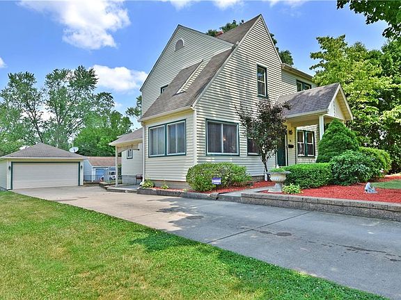 3rd image of 38 Woodview Ave
