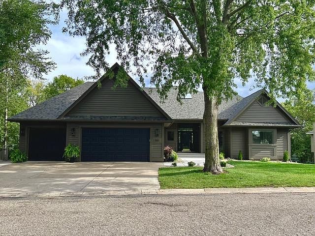 1st image of 550 Pine Ridge Ct