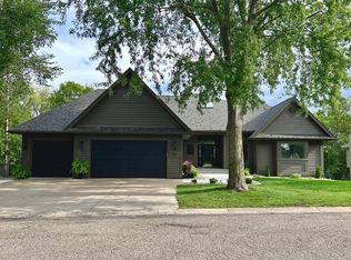 550 Pine Ridge Ct, New Richmond, WI 54017