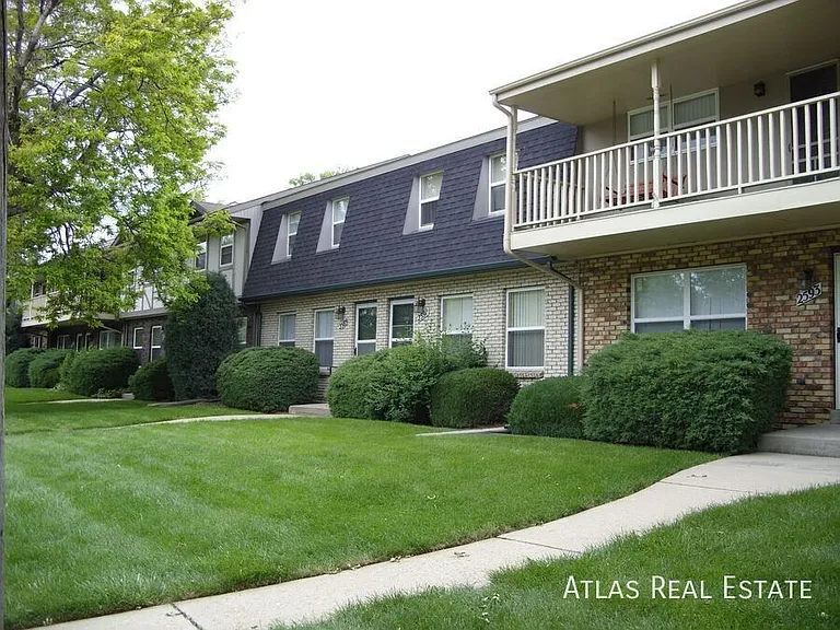 2565 Iris St — Photo 2