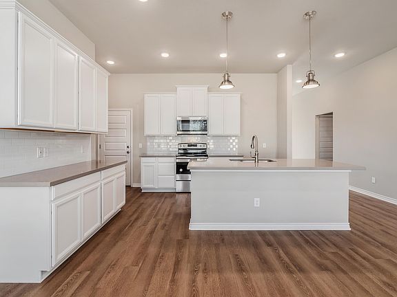 5th image of 3185 Normandy Way