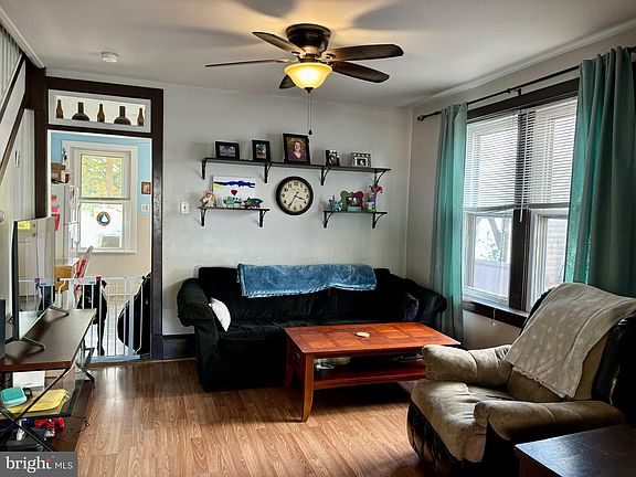 4th image of 242 S 3rd St