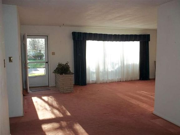 3rd image of 2634 Marchmont Dr