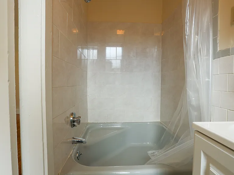 58 Queensberry St #9 — Photo 7