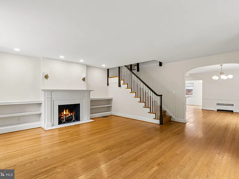 418 Murdock Rd — Photo 3