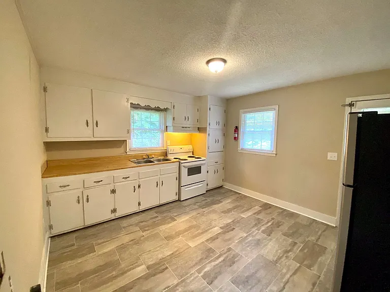 106 Cantrell Dr — Photo 6