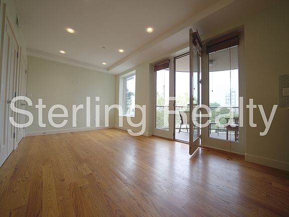 4th image of 2704 Hoyt Ave S APT 4B