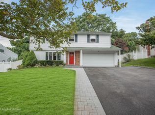 25 Washington Heights St, Selden, NY 11784