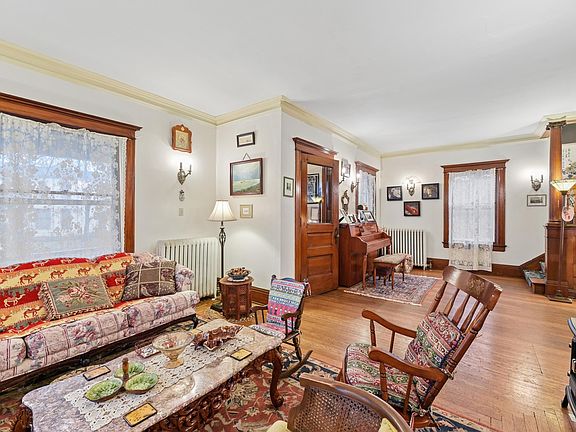 5th image of 712 Forest Ave