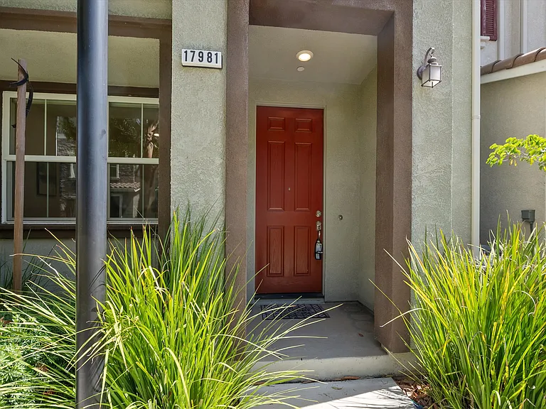 17981 Cantabria Ln — Photo 23