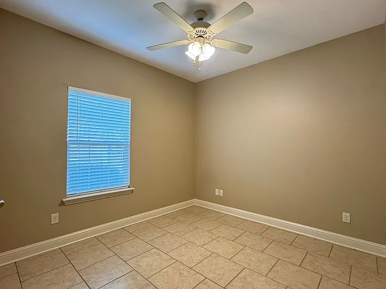 9100 Shadow Oak Dr — Photo 5