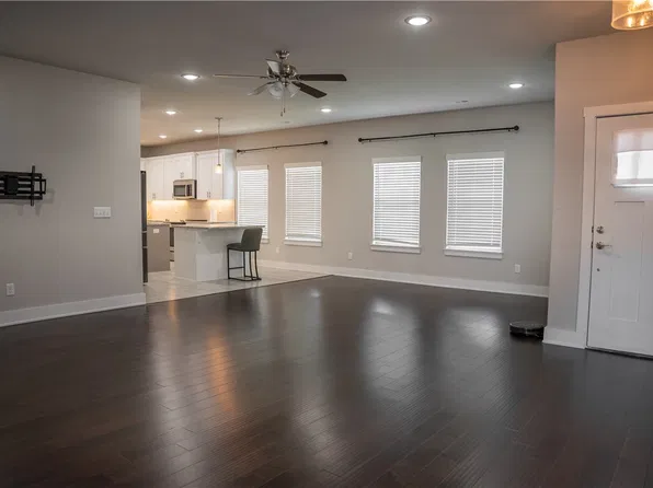 2576 N Justin Dr, Fayetteville, AR 72704