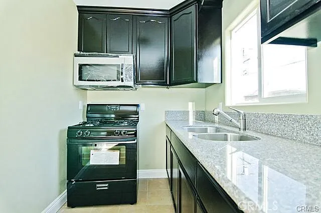 2 bed, 680 sqft, $2,400 — Photo 3