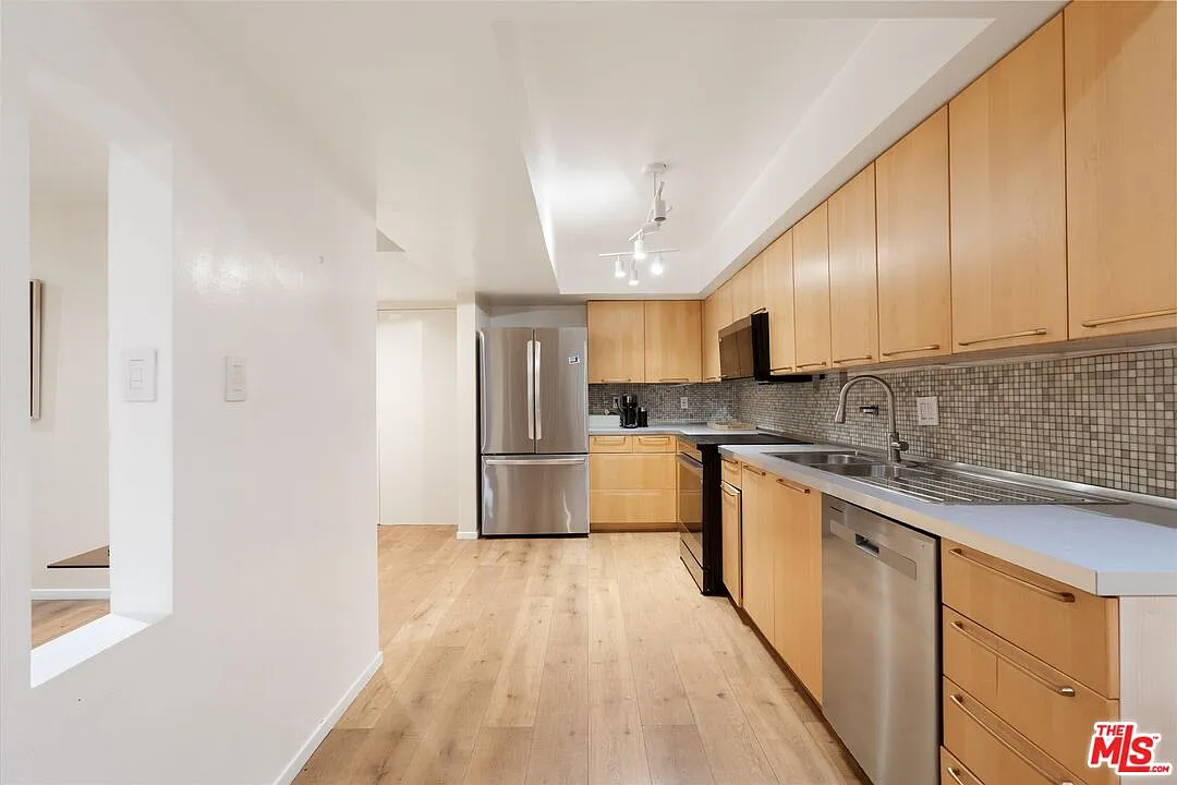 1 bed, 2.0 bath, 929 sqft, $3,495 — Photo 3