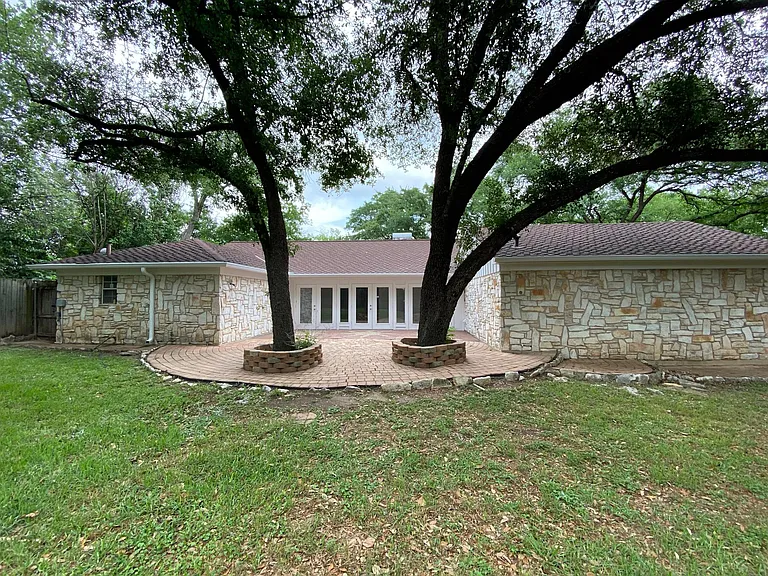 8708 Azalea Trl — Photo 9