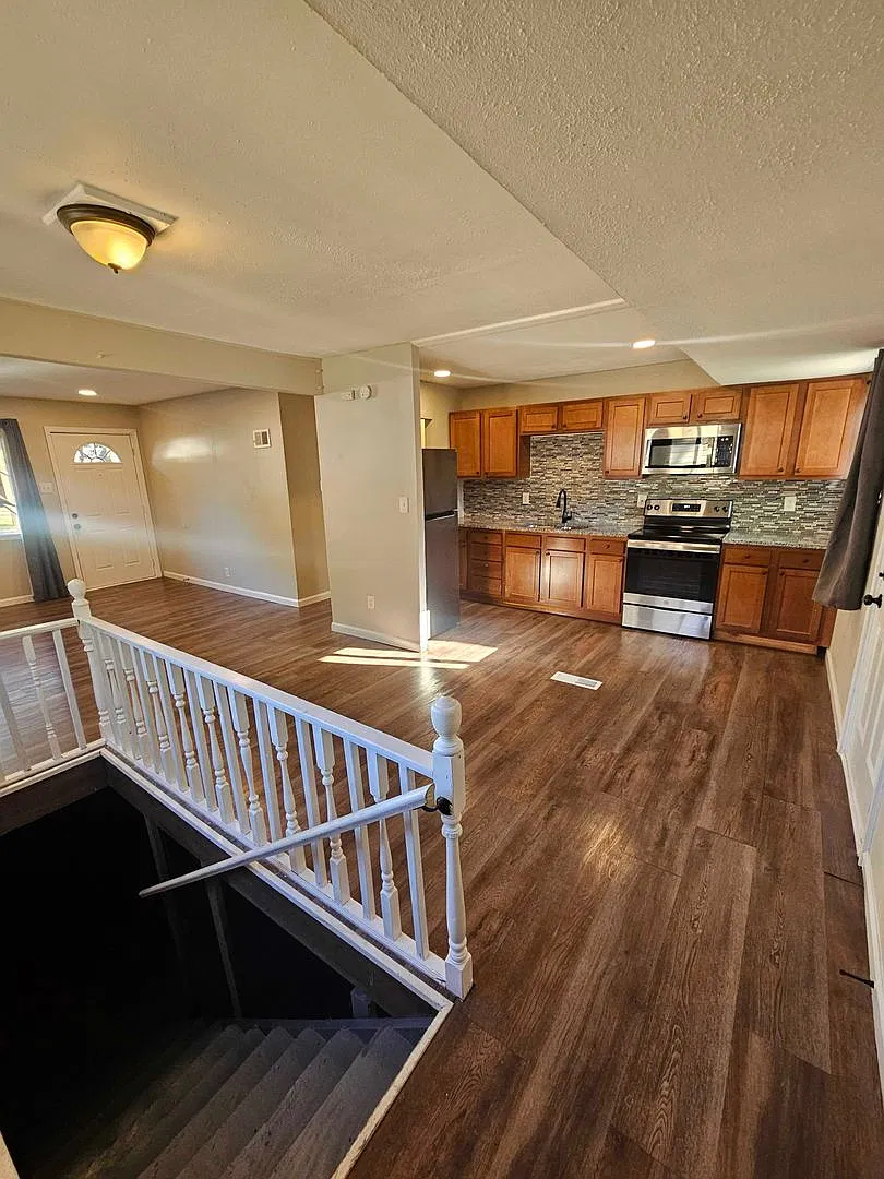 Full Remodel 3 Bed 1 Bath With Open Concept Layout — Photo 3
