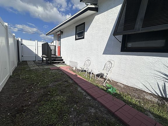4th image of 2635 Arnold St #B