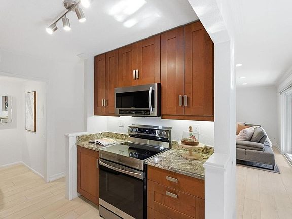 4th image of 3335 La Mesa Dr