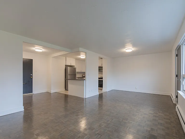 285 Erb St W — Photo 8