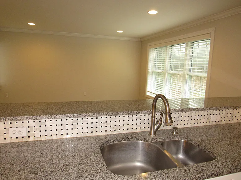 19 Riverside Dr — Photo 6