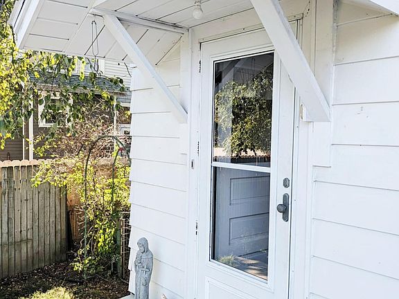 5th image of 908 Cory St