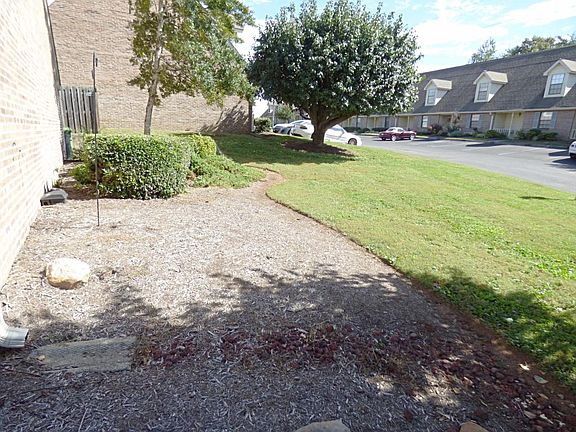 5th image of 911 Bradley Bell Dr