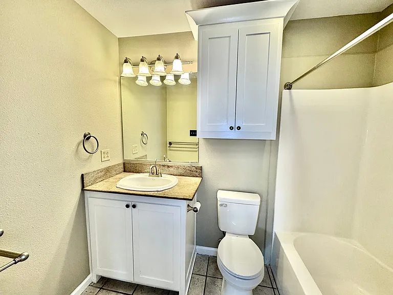 10734 Erin Vale Ave — Photo 16