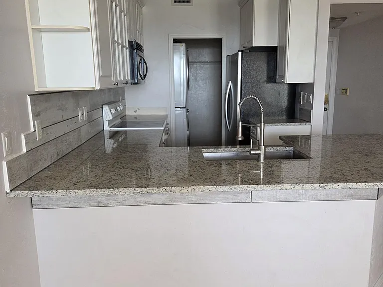 201 SE 2nd Ave #419 — Photo 8