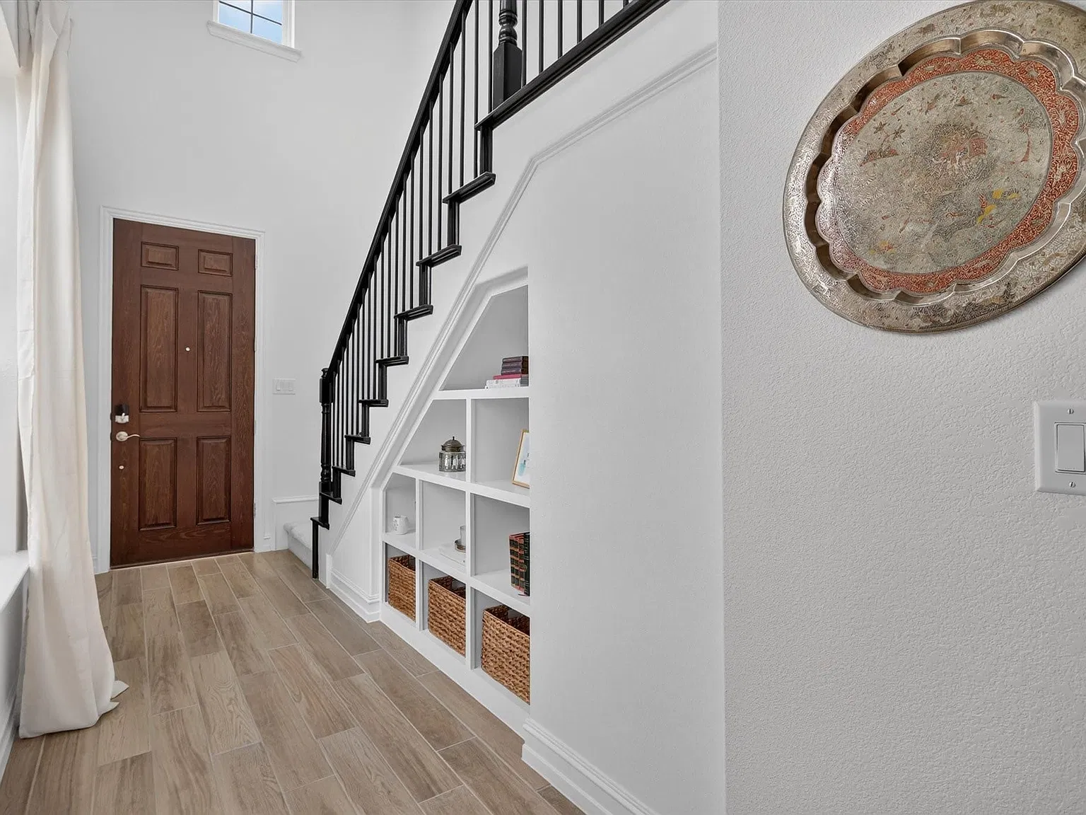 3 bed, 2.5 bath, 2216 sqft, $3,400 — Photo 2