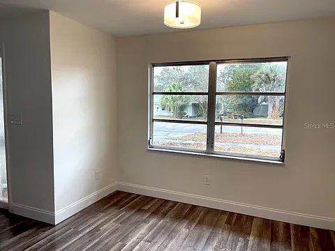 5th image of 2150 W Greenway Pl
