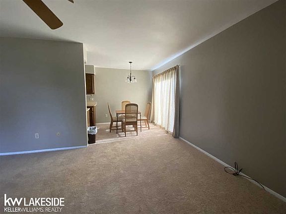 3rd image of 44549 Bunkerhill Dr N