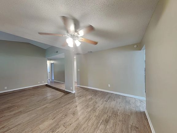 4th image of 173 Holderness Dr