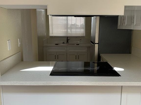 5th image of 3850 47th St #203
