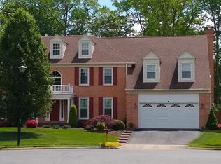 1450 Winterberry Ct, Herndon, VA 20170