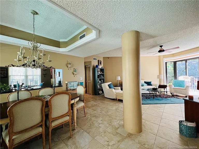 221 NE Plantation Rd #215 — Photo 8