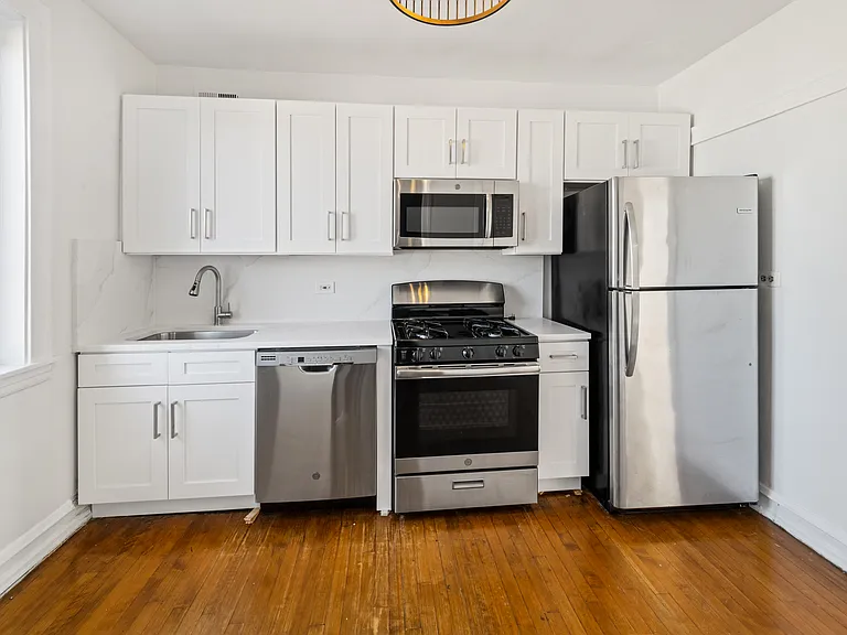 3050 W Cornelia Ave #3 — Photo 2