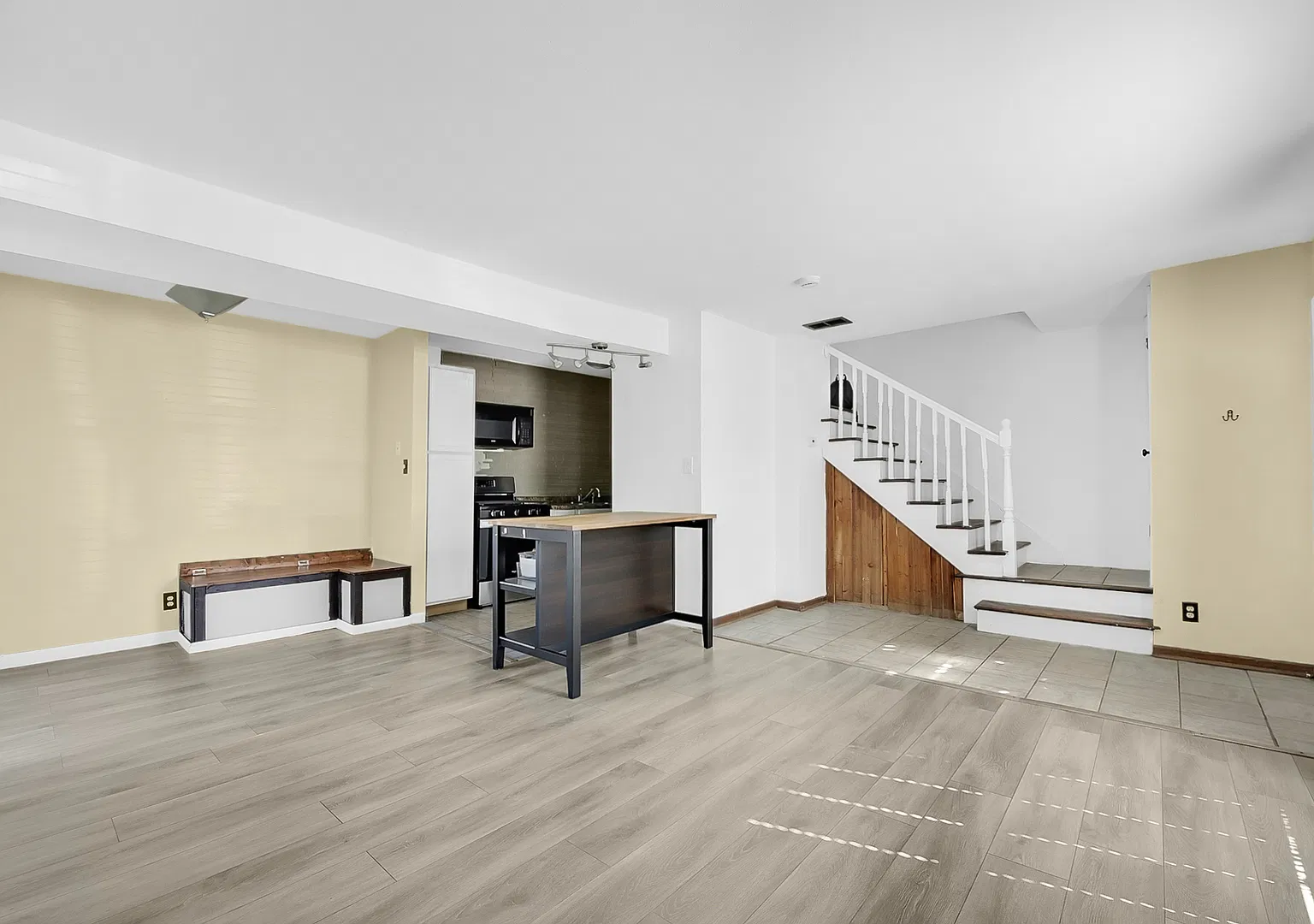2 bed, 880 sqft, $1,799 — Photo 4