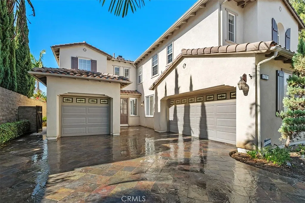 5 bed, 4.5 bath, 3793 sqft, $8,500 — Photo 2