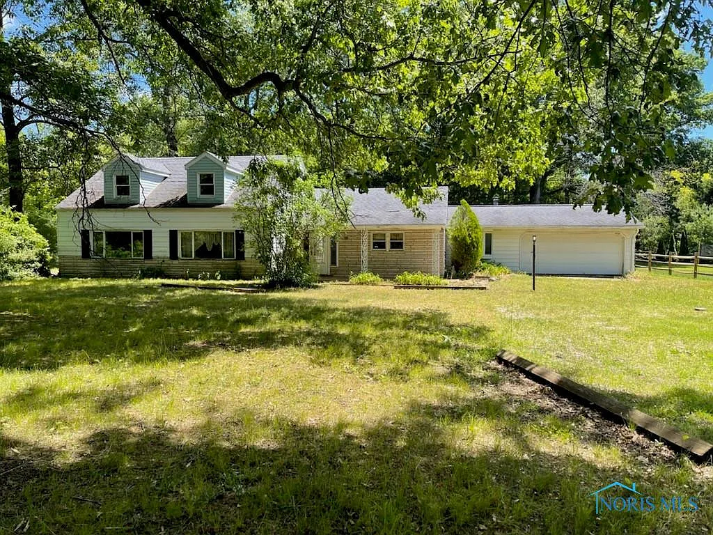 1051 Wentworth St photo 1