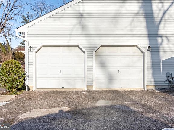 3rd image of 427 Old New Windsor Pike