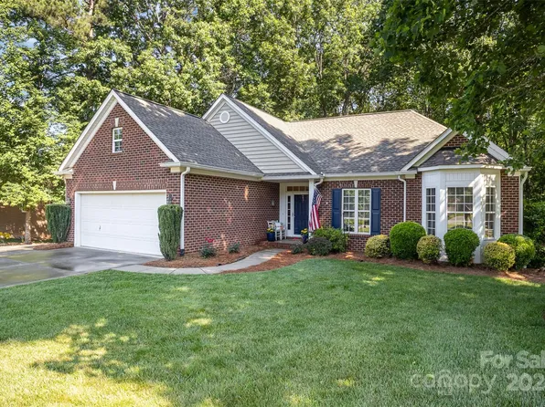 140 Sea Trail Dr, Mooresville, NC 28117
