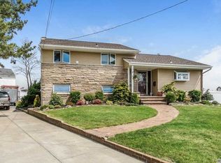 1 Jomarr Ct, Massapequa, NY 11758