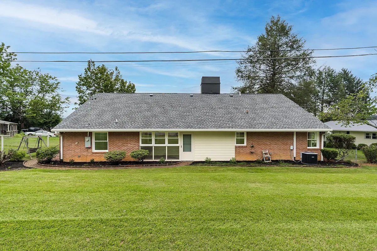 Building Photo - 101 McCormick Cir