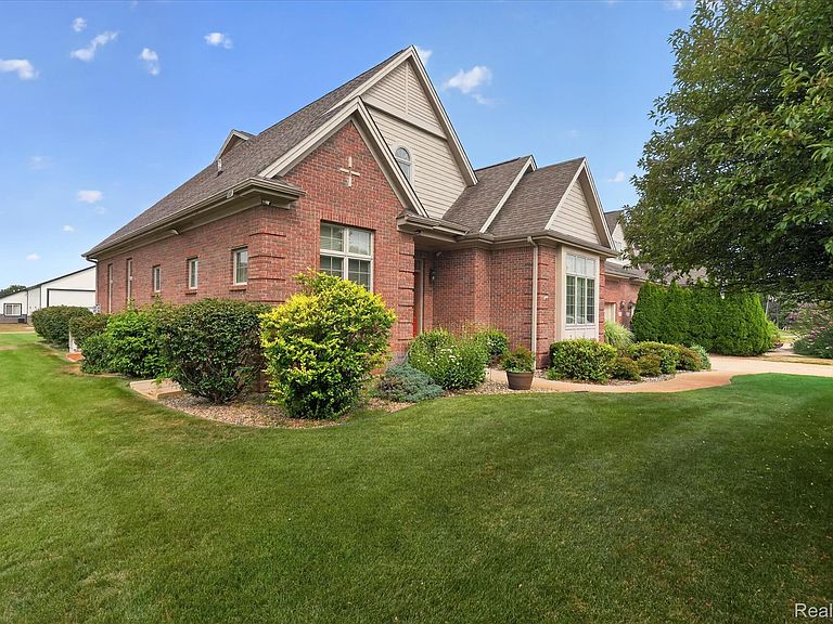 Listing photo 3