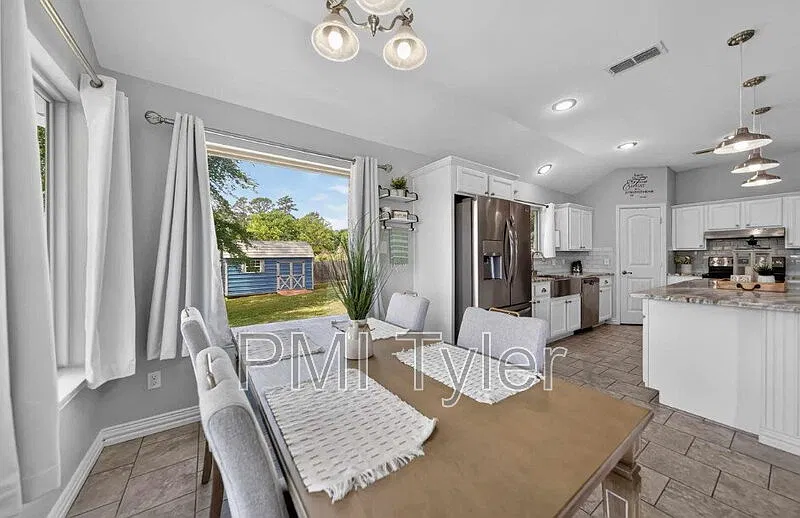 2 bed, 2.0 bath, $1,800 — Photo 3
