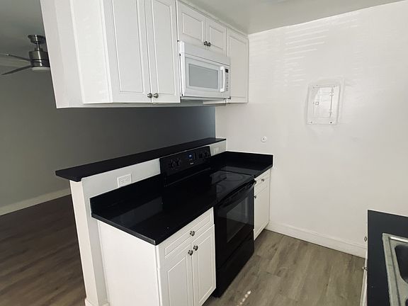2nd image of 18606 Burbank Blvd #18618