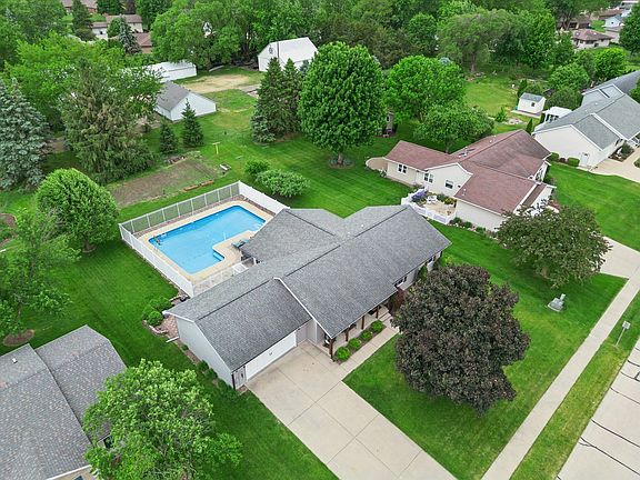 2nd image of 813 Pleasant Hill Dr