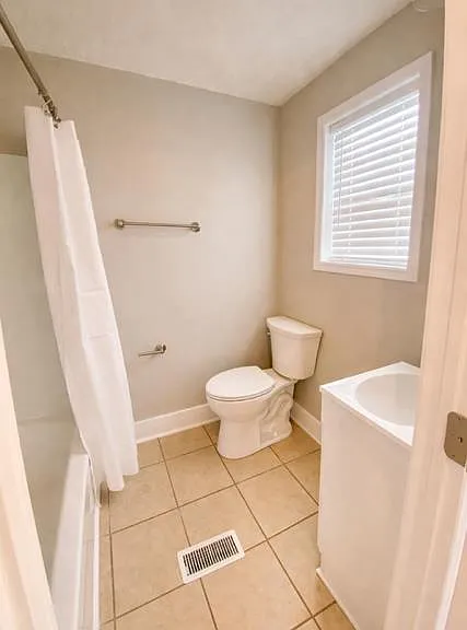 1501 E Washington Ave — Photo 6