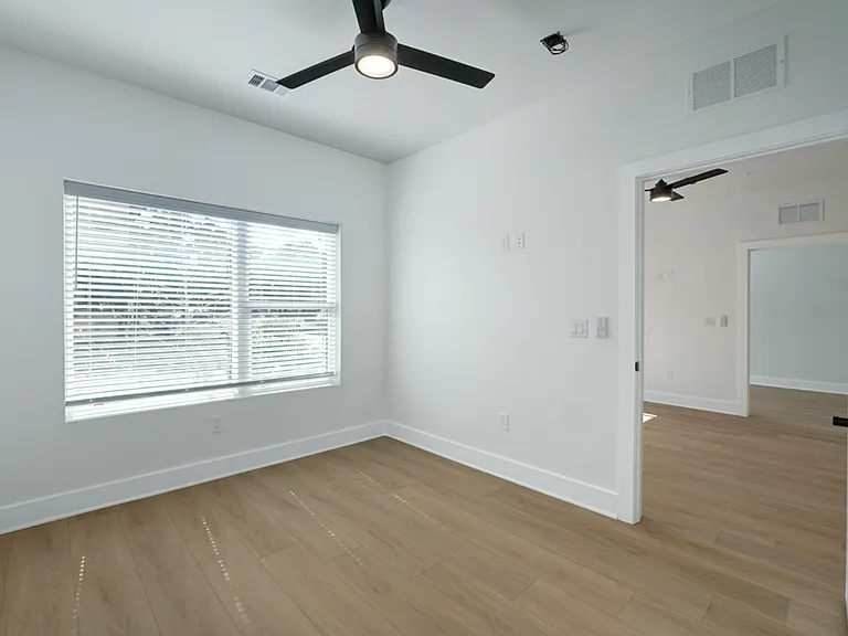 3000 Duval St #103 — Photo 8