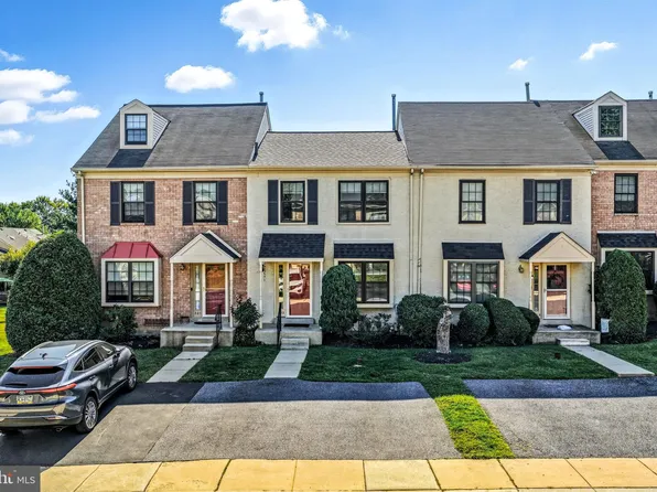 303 Scola Rd, Brookhaven, PA 19015